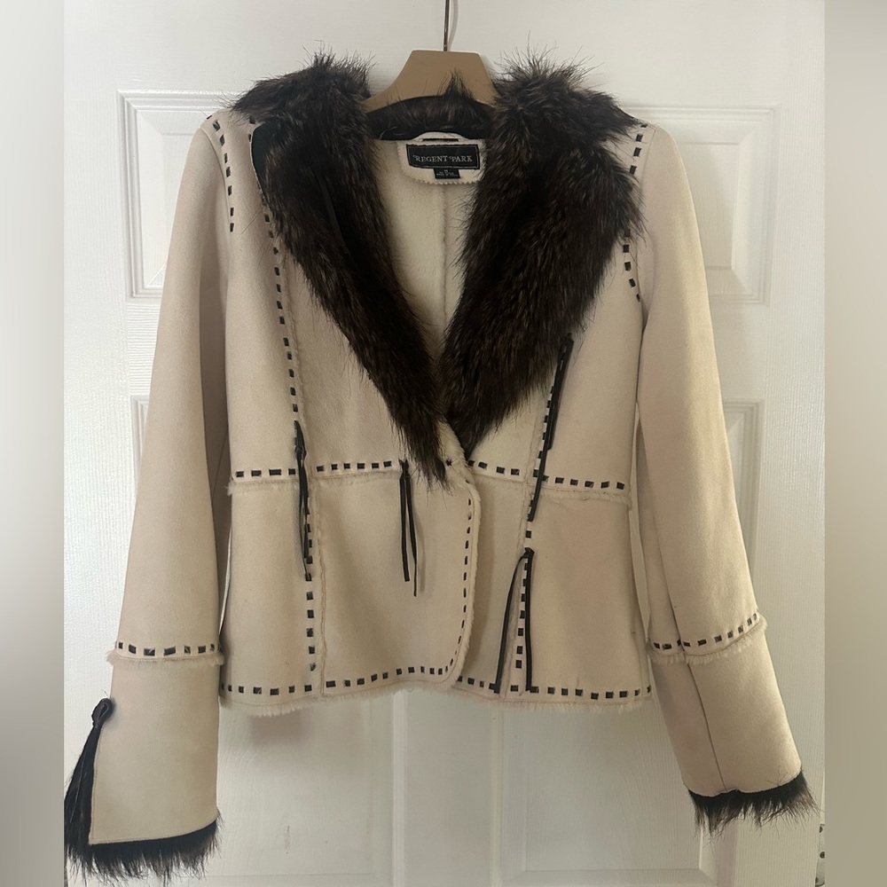 Elegant Cream Jacket with Faux Fur Trim